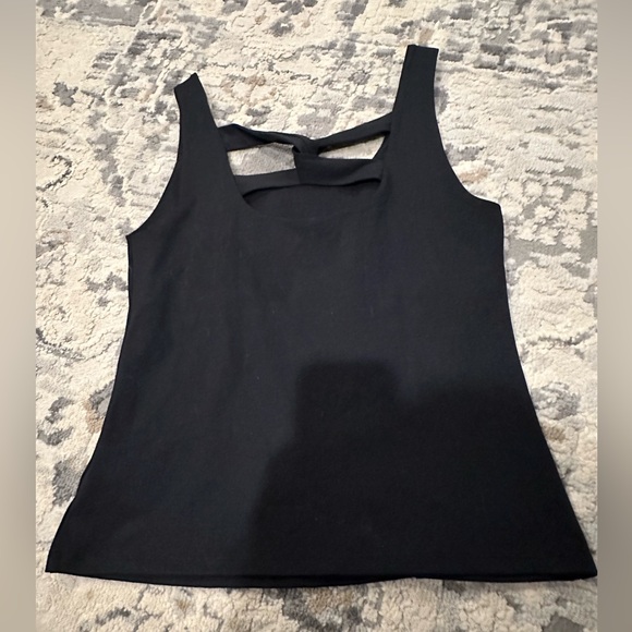 GAPFIT Studio Twist-Back Support Tank - Picture 10 of 11